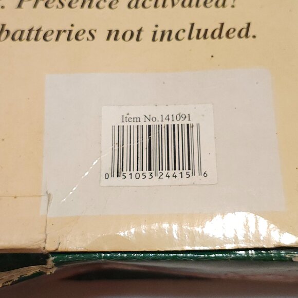 VINTAGE Mr. Christmas Snowing Scenes Magical Photo Frame Musical Moving Snow - Picture 11 of 11